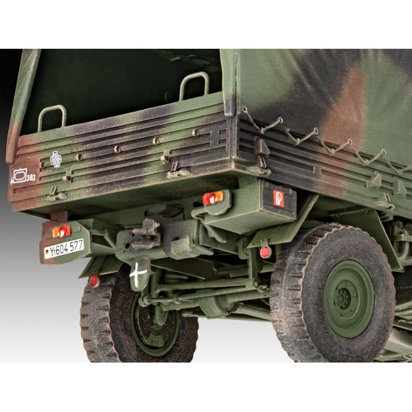 Revell 03337 03337 Unimog 2T 1:35 전문가를 위한 충실한 모델 키트, 도색되지 않음