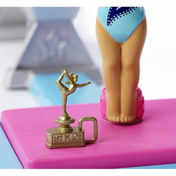 바비 체조 인형 및 액세서리, 인형 2개가 포함된 Flippin' Fun Gymnast Playset, 평균대 및 뒤집기 분리 동작