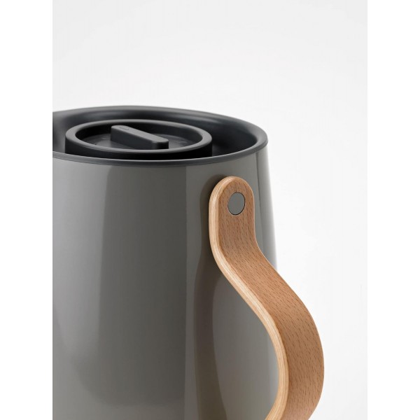 Stelton Emma 진공 차 주전자 - 뜨거운 음료를 위한 뚜껑 및 스테인리스 스틸 열 삽입물이 있는 플라스틱 절연 주전자 - 현대적인 디자인, 스마트 내장형 인퓨저 필터, 너