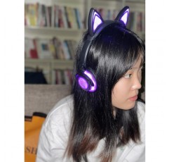 밝은 LED가 장착된 Olyre Kids 고양이 귀 헤드폰 스마트폰 태블릿 iPad 노트북용 3.5mm 오디오 케이블이 장착된 접이식 경량 헤드폰(퍼플 + 블랙)
