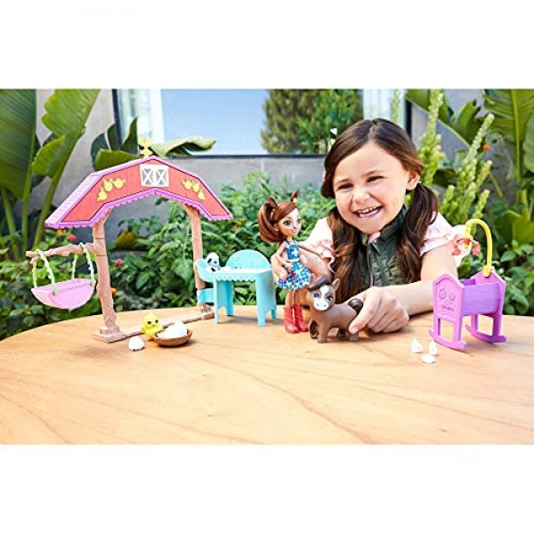 Enchantimals Barnyard Nursery Playset with Haydie 말 인형(6인치), 트로터 말, 추가 동물 피규어 3개, 액세서리 10개 이상, 3~8세 어린이를 위한 훌륭한 선물, 멀티