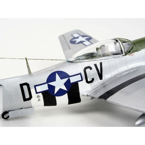 Revell 모델 키트 항공기 1:72 - 1:72 축척의 P-51D Mustang, 레벨 3, 많은 세부 사항이 포함된 충실한 복제품, 04148