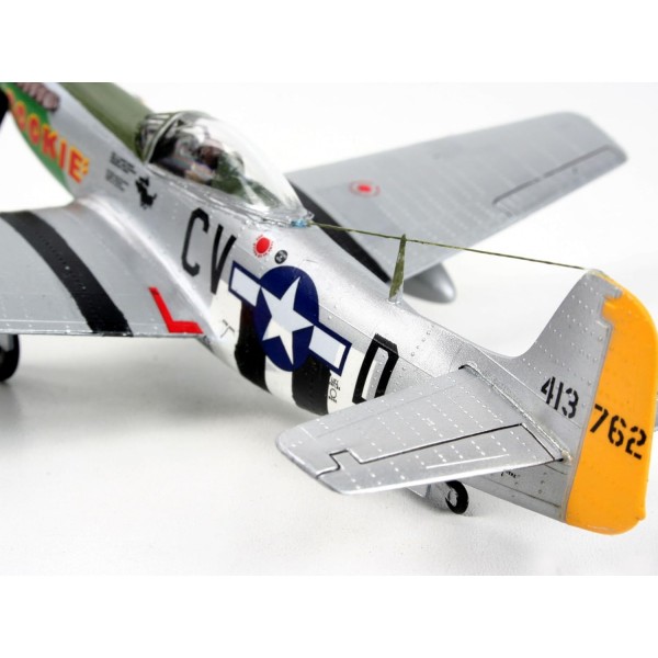 Revell 모델 키트 항공기 1:72 - 1:72 축척의 P-51D Mustang, 레벨 3, 많은 세부 사항이 포함된 충실한 복제품, 04148