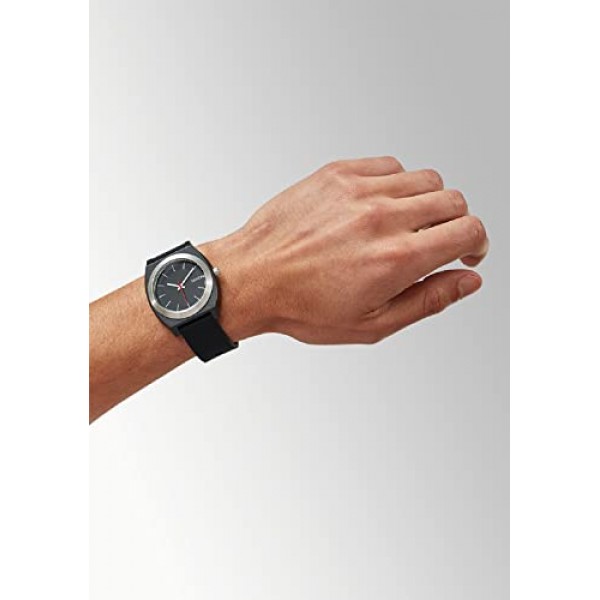 Nixon A1361-000-00 실리콘 스트랩이 포함된 남성용 아날로그 쿼츠 시계, 블랙, 스트랩.