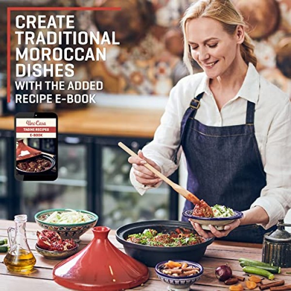 Uno Casa Tagine 냄비 - 3.65쿼트 모로코 타진, 에나멜 주철 베이스 및 세라믹 원뿔 모양 뚜껑, 조리기구 - 빨간색 이중 오븐 장갑 포함: 가정 및 주방