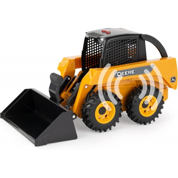 ERTL Big Farm John Deere 스키드 스티어 세트 - 1:16 스케일 - 배럴과 콘이 포함된 건설 장난감 - 3세 이상 아동용 장난감