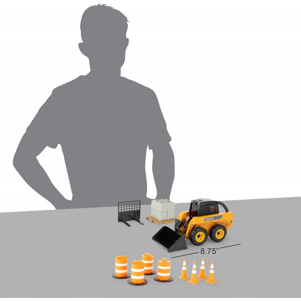 ERTL Big Farm John Deere 스키드 스티어 세트 - 1:16 스케일 - 배럴과 콘이 포함된 건설 장난감 - 3세 이상 아동용 장난감