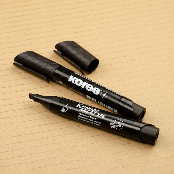 Kores - K-Marker XP2: 검은색 유성 마커 펜, 방수 및 무취 잉크가 있는 치즐 팁, 모든 표면용, 12개 팩