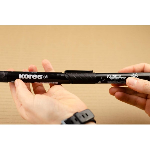 Kores - K-Marker XP2: 검은색 유성 마커 펜, 방수 및 무취 잉크가 있는 치즐 팁, 모든 표면용, 12개 팩