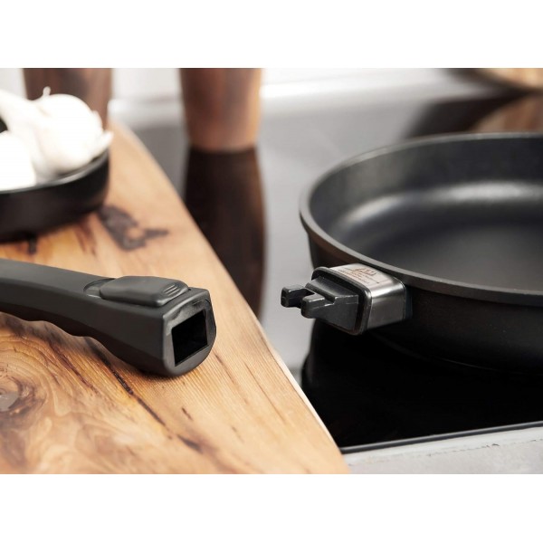 AMT 주철 팬, Ø 20 cm, 높이 5 cm, 탈착식 핸들, 주조 알루미늄(알루미늄), 무지방 튀김용 Lotan® 논스틱 코팅, AMZN-520-Z20B.