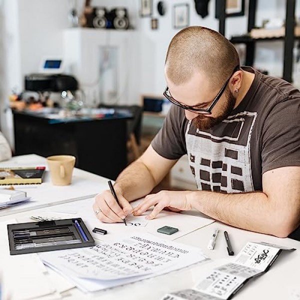 Arteza 핸드 레터링 펜, 초보자를 위한 12피스 캘리그래피 세트, 마이크로 라인 펜 5개, TwiMarker 2개, 젤펜, 불릿 마커, 연필 및 지우개, 가이드북이 포함된 미술 용품