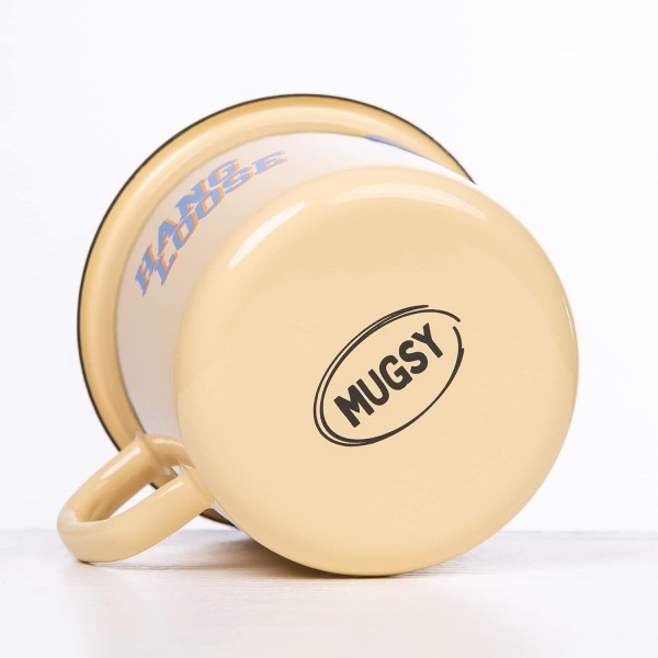 MUGSY HANG LOOSE라고 적힌 I 에나멜 머그 | 11oz 에나멜 머그 | 파도 모티브 | 서핑, 해변, 태양(베이지)