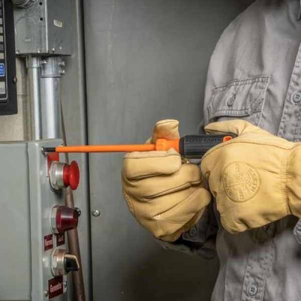 Klein Tools 6826INS 절연 드라이버, 6인치 섕크가 있는 1000V 1/4인치 캐비닛 팁 드라이버, 팁 식별자, 쿠션 그립 핸들