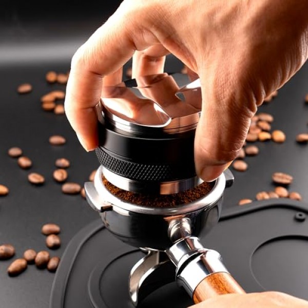 58mm 에스프레소 탬퍼 및 디스트리뷰터 - 전문적으로 조절 가능한 깊이, 스테인리스 스틸 베이스, E61, Rancilio 및 Gaggia 포터필터에 적합 - 탬퍼 매트가 포함된 이중 기능 