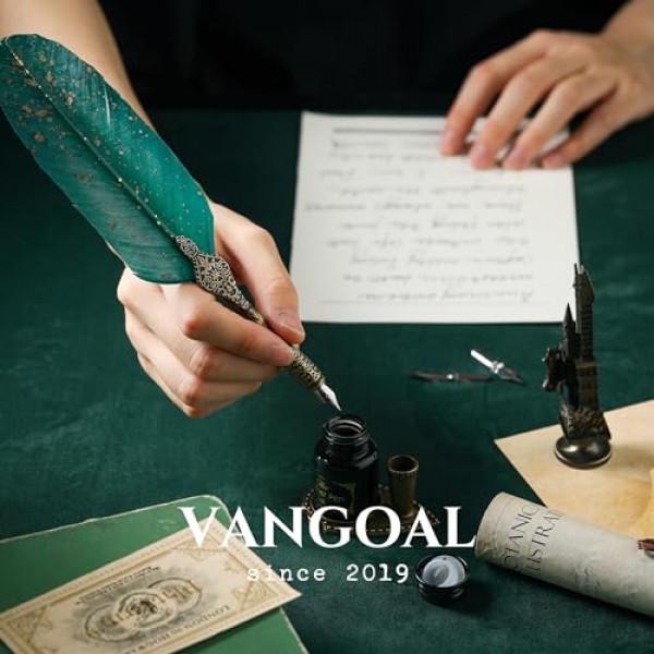 VANGOAL 깃털 펜 및 잉크 세트, 반짝이는 퀼 펜 세트 잉크가 포함된 골동품 서예 딥 펜, 교체 펜촉 2개, 펜 스탠드 베이스, 럭셔리 빈티지 시그니처 펜(녹색)