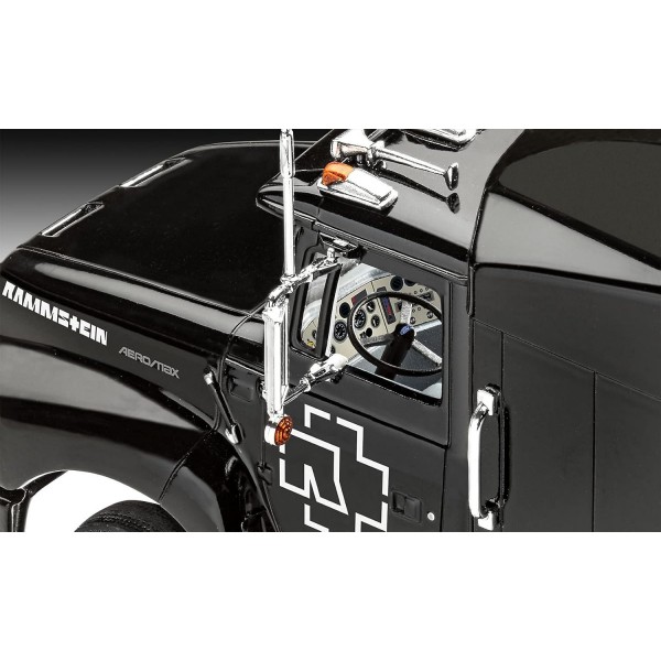 Revell 07658 선물 세트 Tour Truck Rammstein, 1:32 스케일로 직접 조립할 수 있는 트레일러가 있는 트럭, 초보자를 위한 55.4 cm Ford 충실한 모델 키트, 기본 액세서리가 포함된 스
