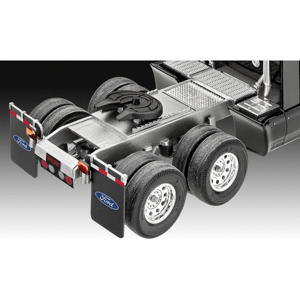 Revell 07658 선물 세트 Tour Truck Rammstein, 1:32 스케일로 직접 조립할 수 있는 트레일러가 있는 트럭, 초보자를 위한 55.4 cm Ford 충실한 모델 키트, 기본 액세서리가 포함된 스