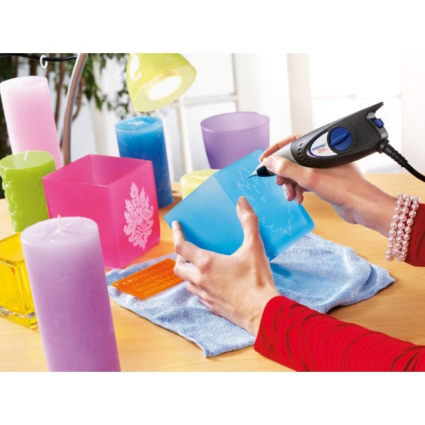 Dremel 290 Engraver - 나무, 금속, 도자기, 플라스틱, 가죽 조각을 위한 3개의 조각 팁과 4개의 공예 스텐실이 있는 소형 조각 펜 도구