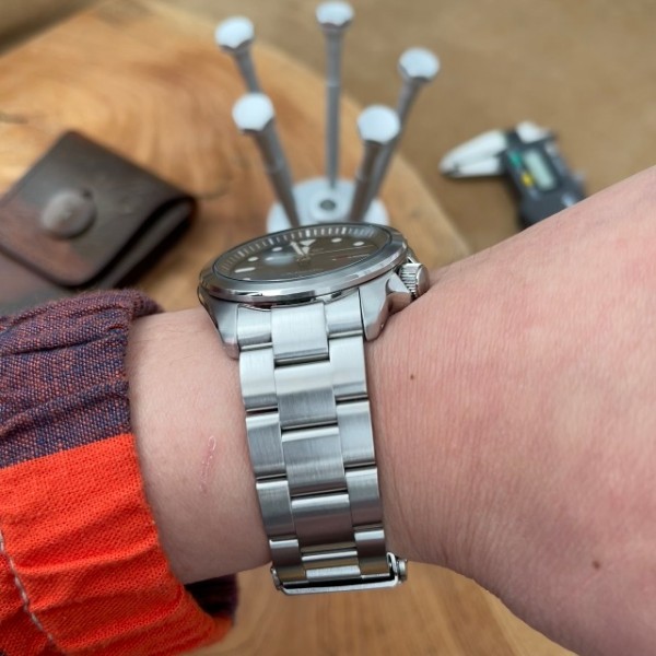 세이코 5 40mm 모델 SRPE61, 브러시드 슈퍼-O 보이어와 호환되는 20mm 메탈 시계 밴드