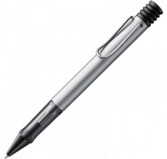 LAMY AL-Star 경량 볼펜은 인체공학적 핸들과 자체 탄성 금속 클립이 있는 견고한 알루미늄으로 제작되었으며 LAMY 대용량 리필 M 16 M 화이트-실버 포함