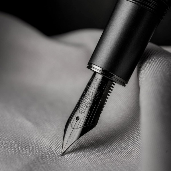 Hongdian N7 그레이 수지 피스톤 만년필, 상단에 이리듐 파인 포인트 클래식 펜 Robbit, 금속 상자 그레이 파인 포인트가 있는 부드러운 필기구