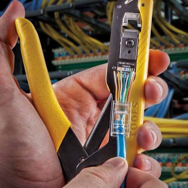 Klein Tools VDV026-813 RJ45 이더넷 케이블 테스터 및 크림퍼 키트, 패스스루 기술, Cat5e/CAT6 데이터 애플리케이션용 커넥터 포함, 50개 팩