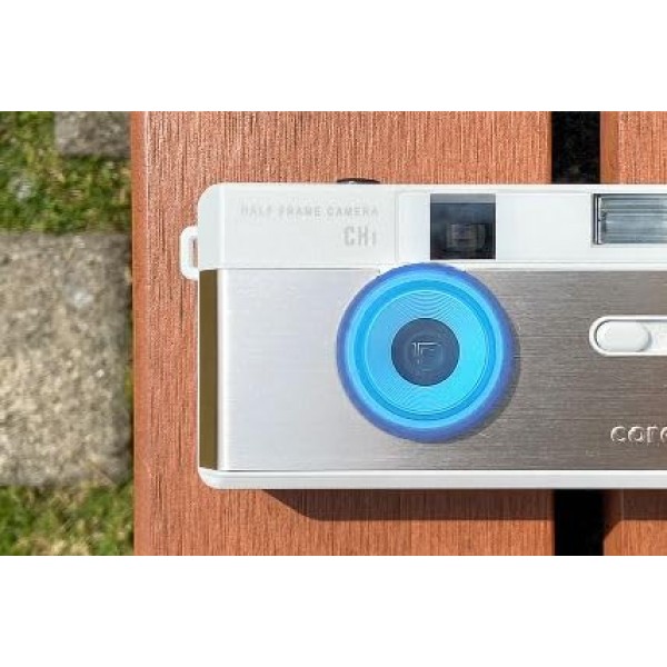 하프 프레임 재사용 가능한 35mm 카메라 CH1, 플래시 내장 및 35mm 컬러 네거티브 또는 흑백 필름과 호환(필름 및 배터리는 포함되지 않음) 한정판 무료 파란색 및 노란색 
