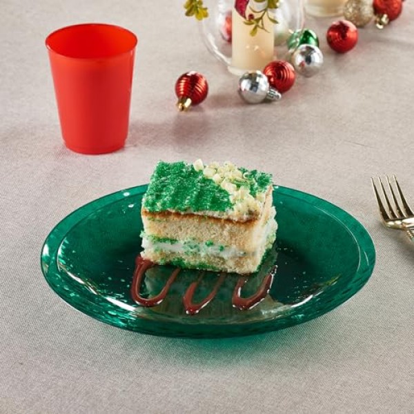 PLASTICPRO 30팩 망치로 두드린 플라스틱 접시 중량급 일회용 플라스틱 접시 우아하고 투명한 녹색 망치로 두드린 Platsic 파티 요리(두드러진 녹색 크리스마스, 9'' 인치 접