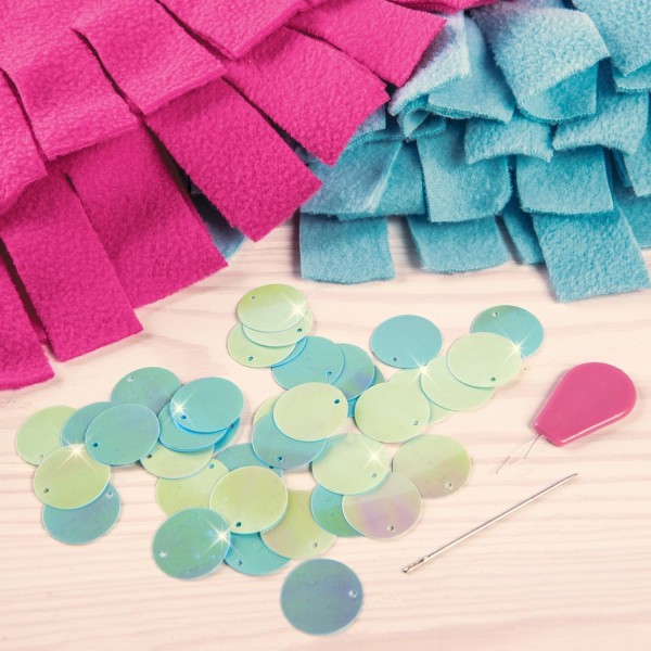 Make It Real – Knot & Bling 머메이드 테일 블랭킷. 교육용 DIY 예술 및 공예 키트는 아이들이 매듭이 있는 양털 & 스팽글 인어 꼬리 웨어러블 담요를 만드는 방법을 안내합