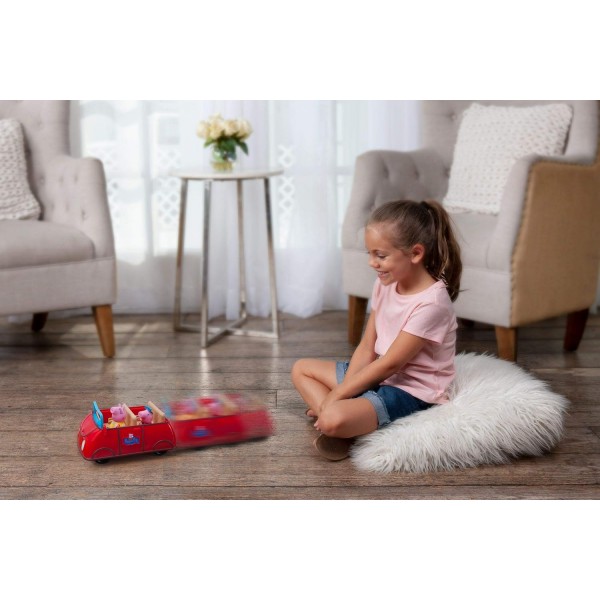 Peppa Pig Peppa's Red Car 92605 - 정확한 회전 바퀴와 소리, 독점적인 Peppa와 Mama Pig 장난감 피규어 포함, 2세 이상 어린이에게 이상적인 장난감