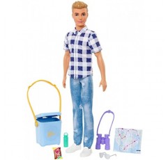 Barbie It Takes Two Doll & Accessories, 쿨러, 지도 등이 포함된 캠핑 세트, 격자 무늬 셔츠에 파란 눈을 가진 금발 켄 인형