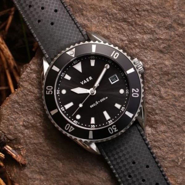 남성용 Vaer DS4 태양광 다이브 시계 - 오션 레디 20 ATM, 태양광 동력 - 영구 시간 유지, 사파이어 크리스털 및 극도의 정확도(월당 +/- 20초), 퀵 체인지 20mm 스트랩 2개, 38mm/