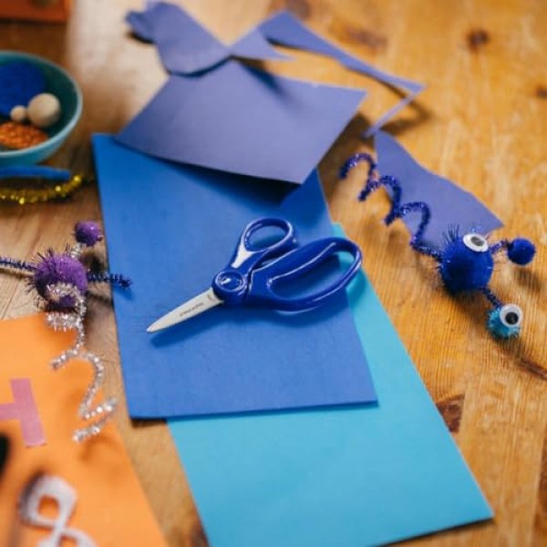 Fiskars 5인치 4~7세 어린이용 뾰족한 가위 - 학교 또는 공예용 가위 - 학용품으로 돌아가기 - 블루