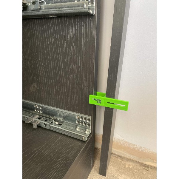 U-Scribe 지그 설치기 세트 - 목공 및 목공용 지그 세트 - 스크라이브 필러, 토 킥 및 천장 스크라이브를 쉽게 만들어 목수, 캐비닛 설치자, 가구 피팅에 이상적