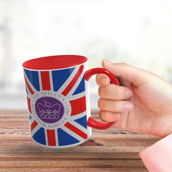 Platinum Jubilee Mugs 2022 - Queens Jubilee Union Jack 기념품 - Queens Platinum Jubilee Gifts, Jubilee 2022 기념품, 그를 위한 Queens Jubilee 머그, 11oz 세라믹 레드 프리미엄 머그 by Stuff4
