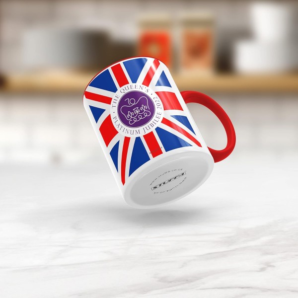 Platinum Jubilee Mugs 2022 - Queens Jubilee Union Jack 기념품 - Queens Platinum Jubilee Gifts, Jubilee 2022 기념품, 그를 위한 Queens Jubilee 머그, 11oz 세라믹 레드 프리미엄 머그 by Stuff4