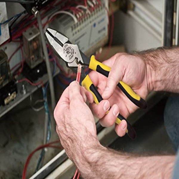 Klein Tools J213-9NECR Journeyman 플라이어 커넥터 압착 측면, 미국산, 힌지 뒤 압착 다이가 특징인 고레버리지 설계, 9인치