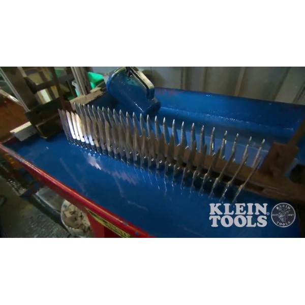 Klein Tools 카펫 기모 전단기, 곡선형 손잡이, 무딘, 8인치 GP717CB