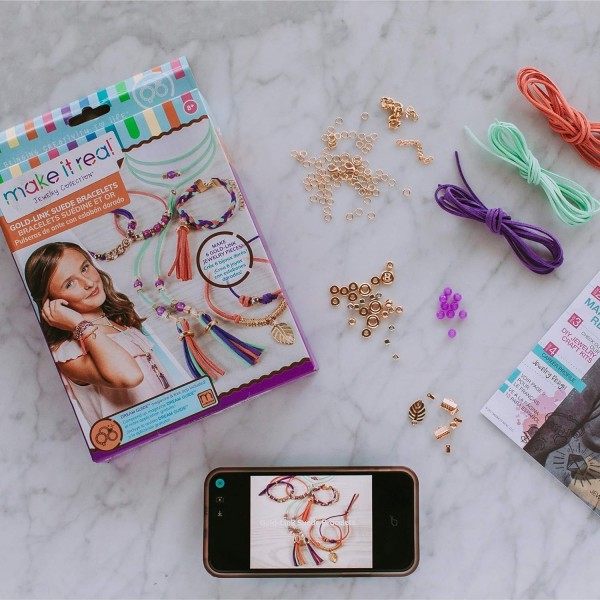 Make It Real – 골드 링크 스웨이드 팔찌. 소녀들을 위한 DIY 스웨이드 팔찌 & 초커 만들기 키트. 인조 스웨이드, 비즈, 골드 피스 및 참으로 독특한 트윈 주얼리를 디자인