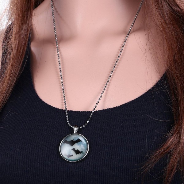 Yumilok Glow in Dark Round Luminous Pendant Alloy 수지 로켓 목걸이 for Women/Men/Children, Fluorescent Blue Bat