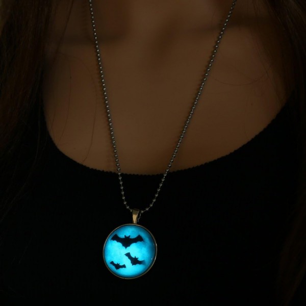 Yumilok Glow in Dark Round Luminous Pendant Alloy 수지 로켓 목걸이 for Women/Men/Children, Fluorescent Blue Bat
