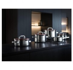 WMF Function 4 스튜팬 라지 24cm, 유리뚜껑, 인덕션 캐서롤 5.7l, Cromargan 광택 스테인리스 스틸, 4가지 붓기 기능, 내부 저울, 레드
