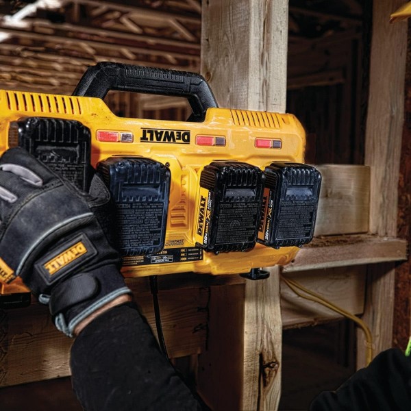 DEWALT DCB104-QW 급속 충전기 4포트 XR, Schwarz Gelb